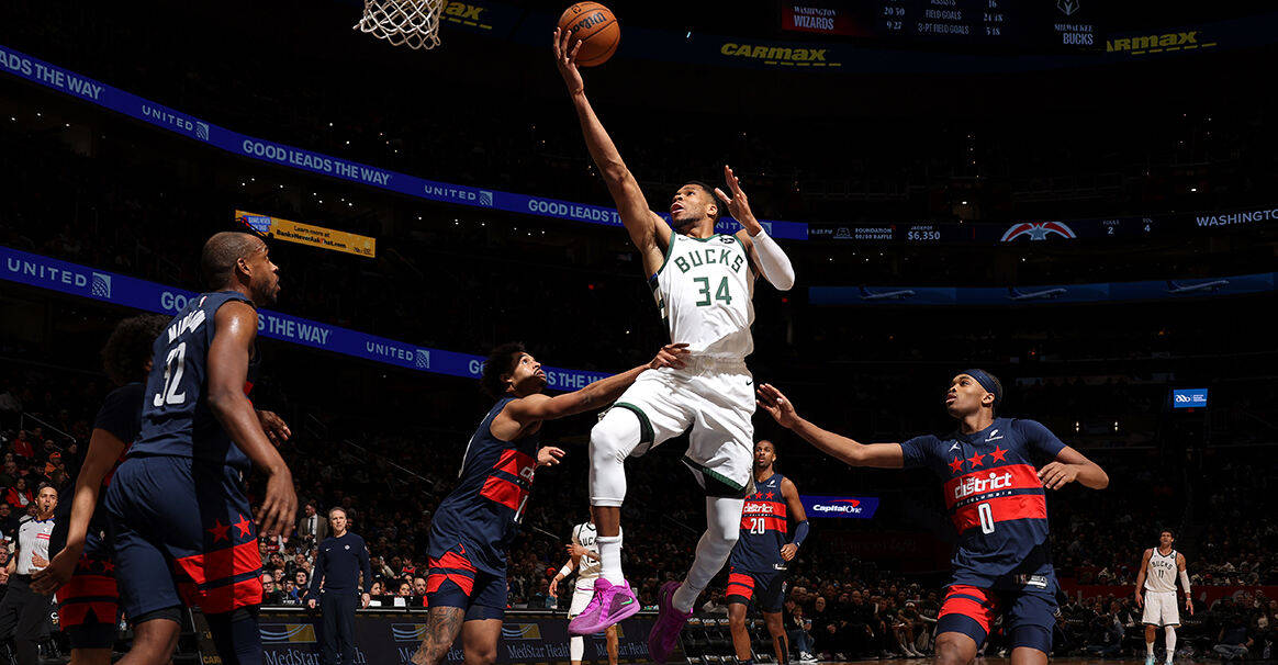 费德勒连续三场比赛得分超过回归赛场，雄鹿挑战极限！