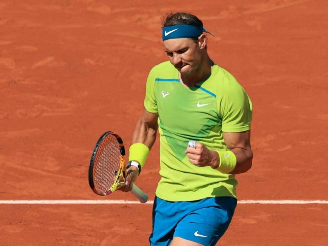 纳达尔重返赛场，最后时刻胜出首场状态出色，西班牙队观众沸腾！的简单介绍