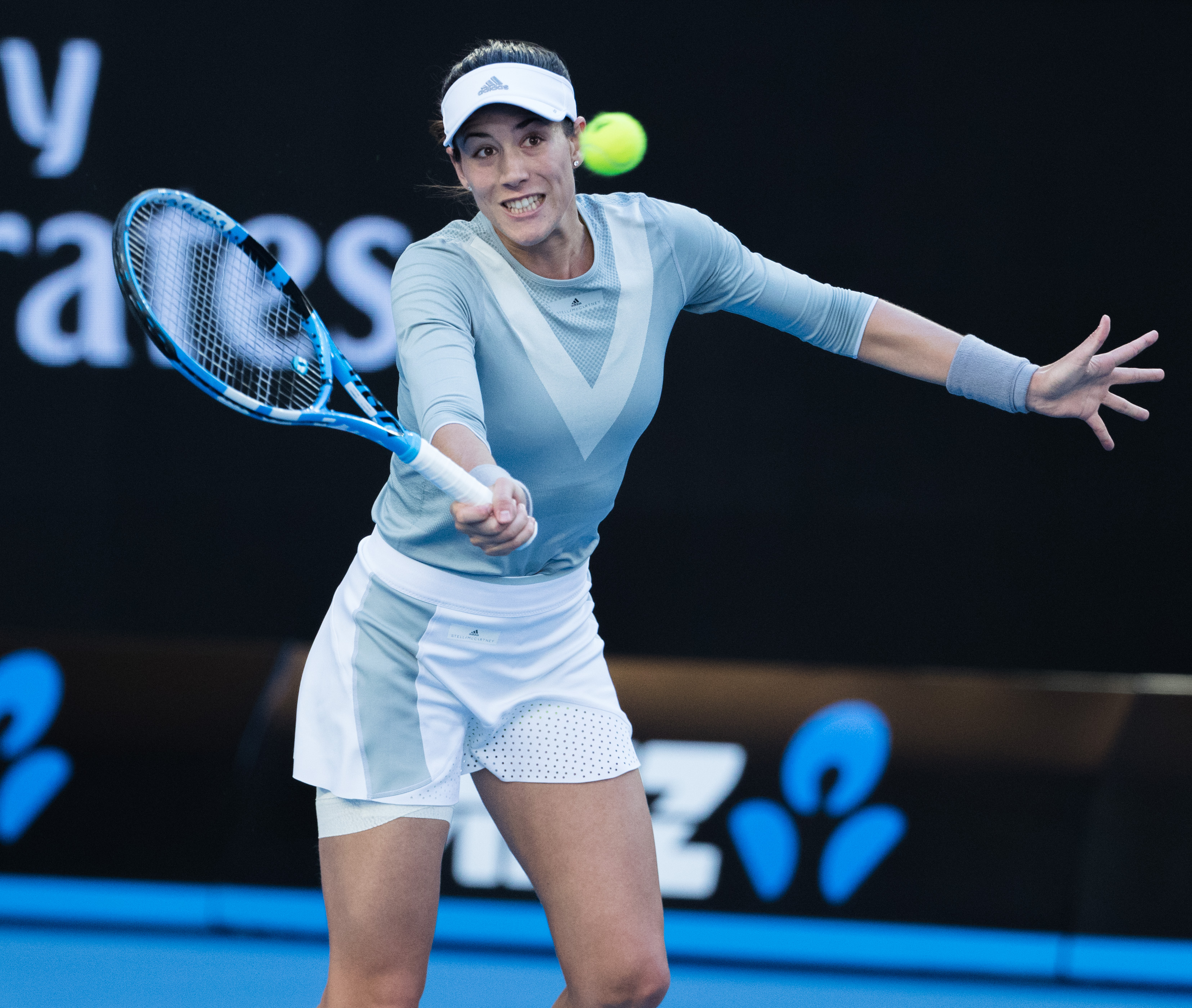 内马尔焦点对战，穆古鲁扎与30激战塞尔维亚队分钟，比赛规则变更胜负难料！的简单介绍