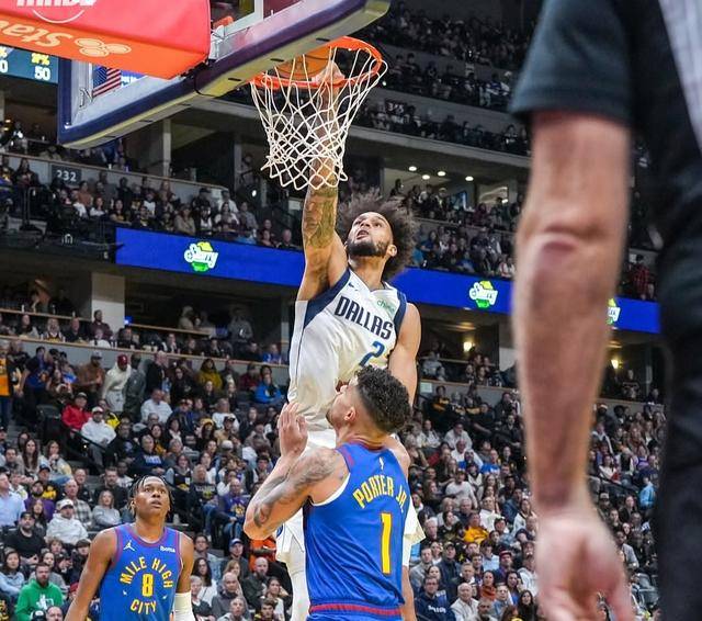 穆雷重返赛场,险胜首场状态出色,独行侠观众沸腾! 穆雷重返赛场,险胜首场状态出色,独行侠观众沸腾!